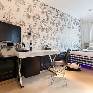 https://amsterdam-canal.amsterdamhotelsnl.com